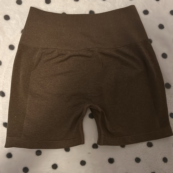 Brand New Brown Scrunch Butt Shorts - Picture 2 of 2